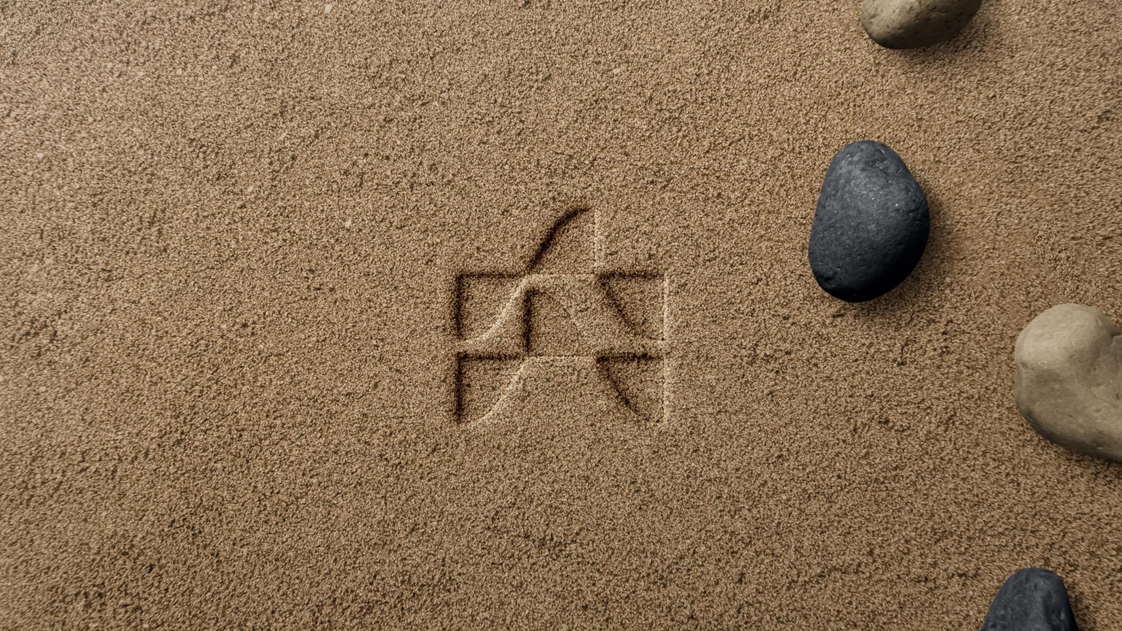 Logotipo de ARENAS dibujado en la arena